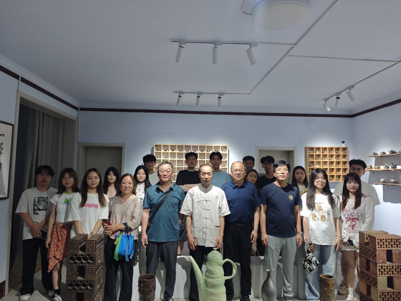 艺术点亮乡村 学院师生赴朱家庄艺术村开展考察交流活动